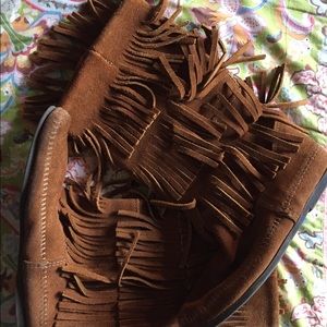 Minnetonka fringe boots